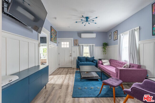 Building Photo - 218 N Ave 61