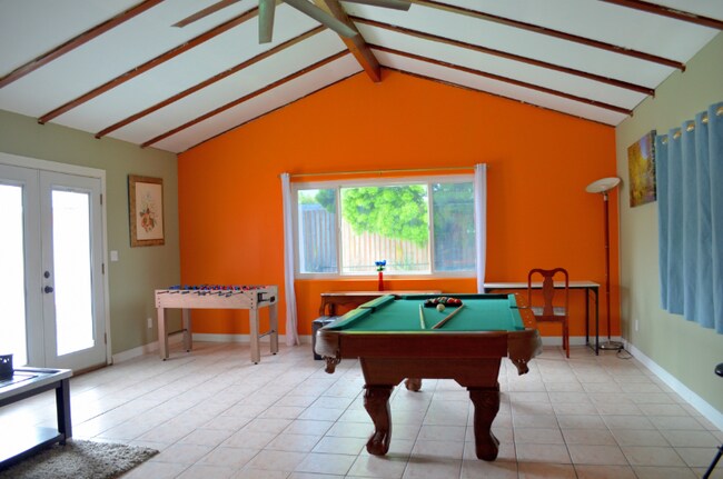 Foto del edificio - 8871 Belmont St