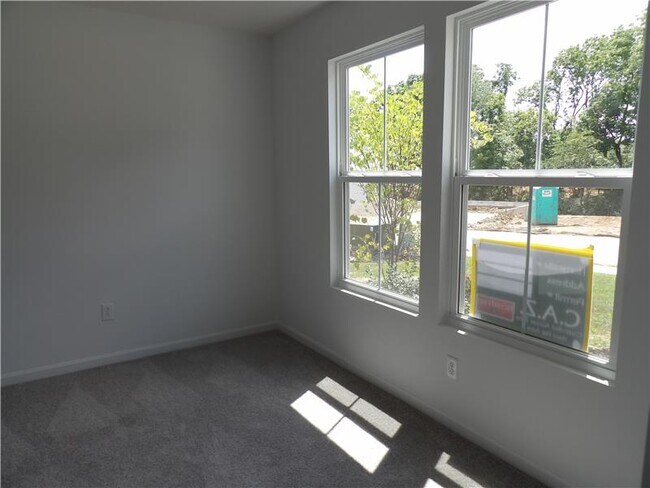 Foto del edificio - 2220 Waterway Pl