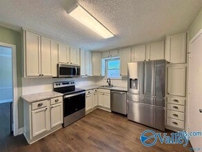 Building Photo - 1208 SE Willowbrook Dr