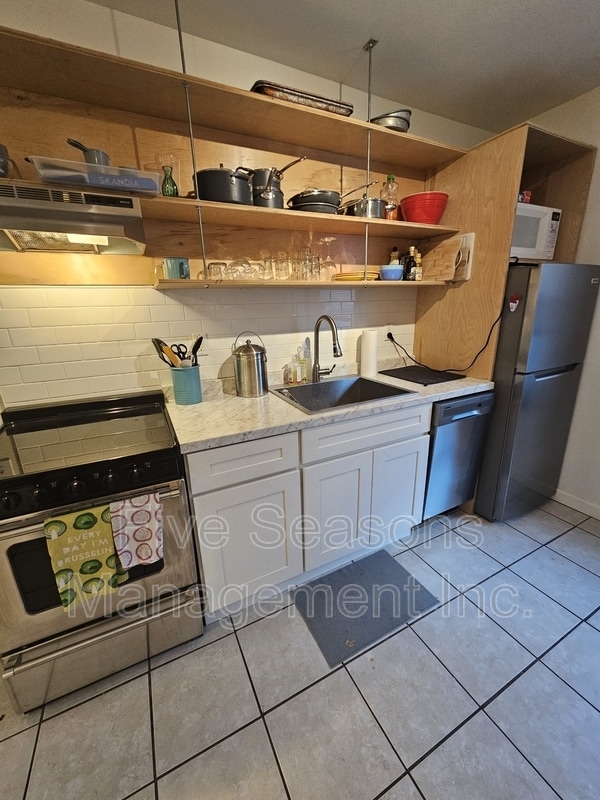 Foto del edificio - 22-24-24 Hayward St