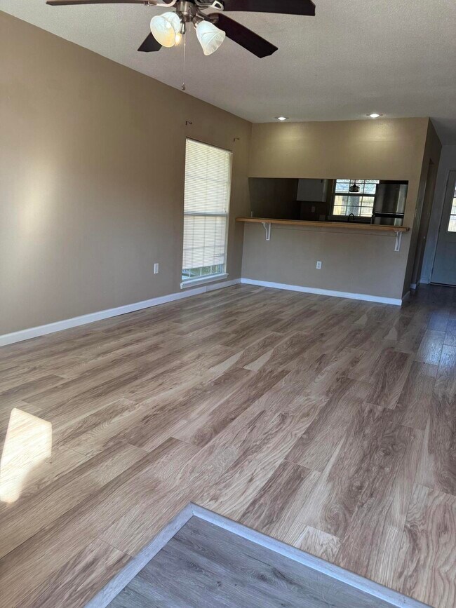 Building Photo - 607 W Sunset Blvd