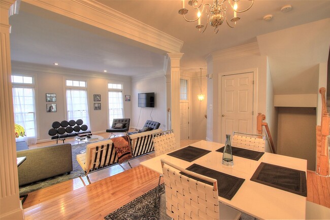 Building Photo - Spacious 4BR, 3.5BA Townhome in Cameron St...