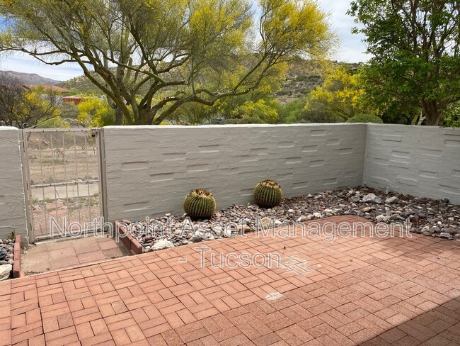 Building Photo - 4530 N Mountain Quail Rd