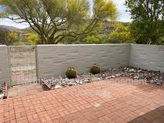 Foto del edificio - 4530 N Mountain Quail Rd