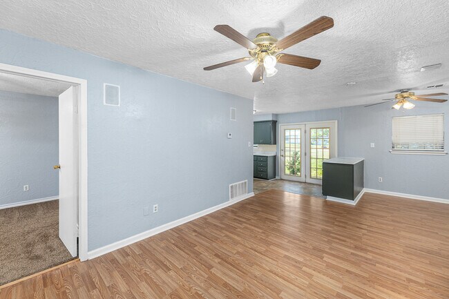 Building Photo - 6437 NW Compass Dr