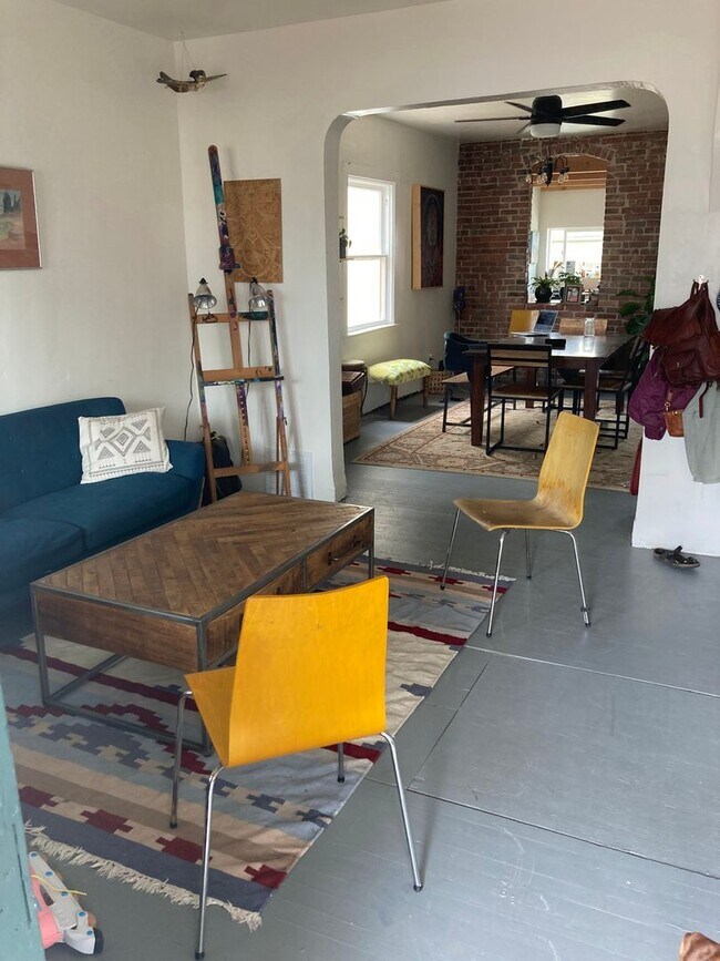 Foto del edificio - Charming 2 Bedroom, 2 Bath House for Rent!