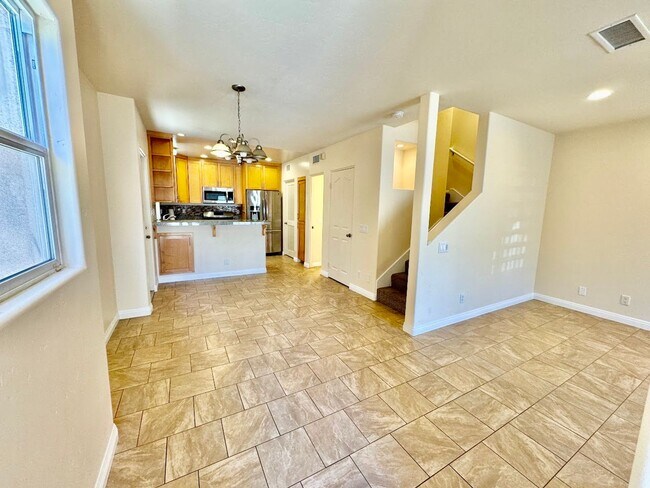 Building Photo - Stunning 3-Bedroom, 3.5-Bath Townhouse in ...