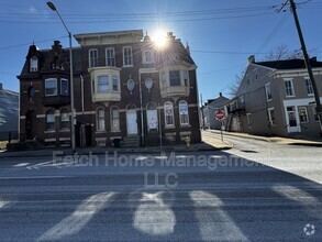 Building Photo - 666 E Market St