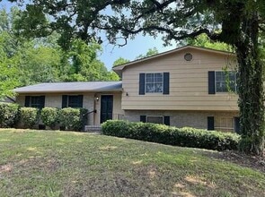 Building Photo - 4318 Kenesaw Dr