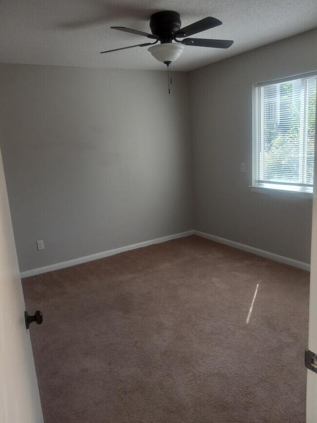 Building Photo - 1622 Eagles Pl