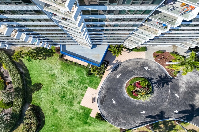 Foto del edificio - 58 N Collier Blvd