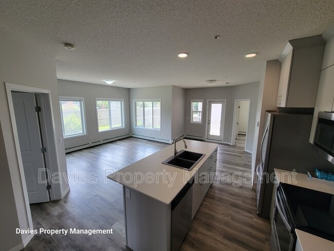Photo du bâtiment - 1818 Rutherford Rd SW