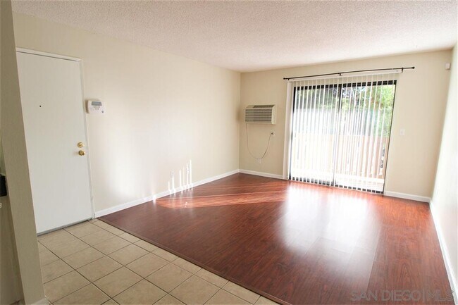 Foto del edificio - 10284 Black Mountain Rd