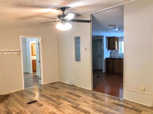 Foto del edificio - 584 Mountain Ridge Dr