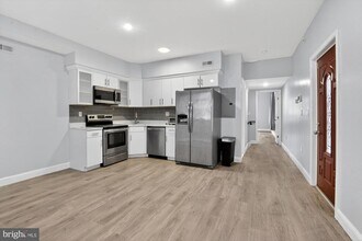 Building Photo - 523 N 11th St
