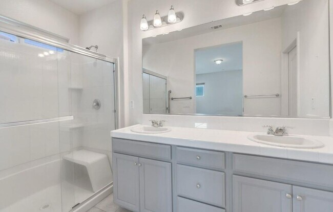 Foto del edificio - Beautiful 2-Bed, 2-Bath Home in a Peaceful...
