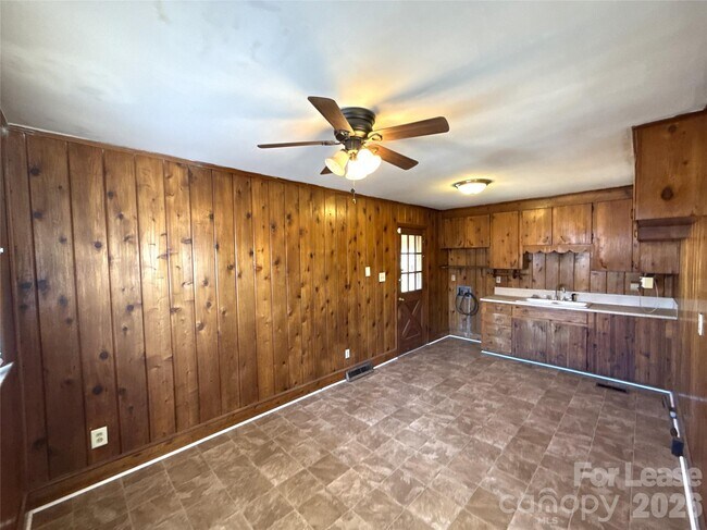 Building Photo - 4428 Brooktree Dr