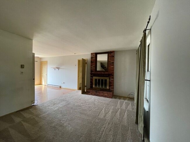 Foto del edificio - Nice 2 Story Townhome with Garage
