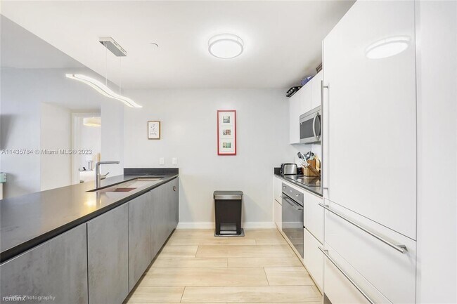 Building Photo - 2 br, 3 bath Condo - 1010 Brickell Ave Uni...