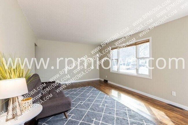 Foto del edificio - 1402 Linden Dr