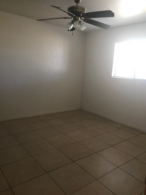 Foto del edificio - 2642 S Mountain View Dr