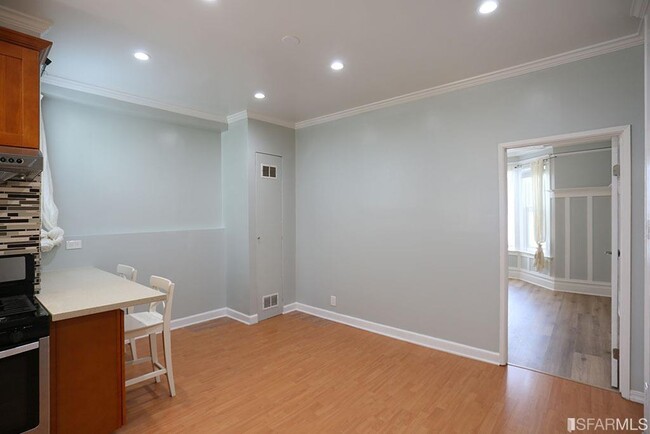 Building Photo - 2549 Polk St