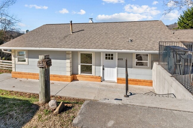 2BR/2BA Cottage that's on the Rive – Minutes from Downtown Knoxville and Maryville - 2BR/2BA Cottage that's on the Rive – Minutes from Downtown Knoxville and Maryville House