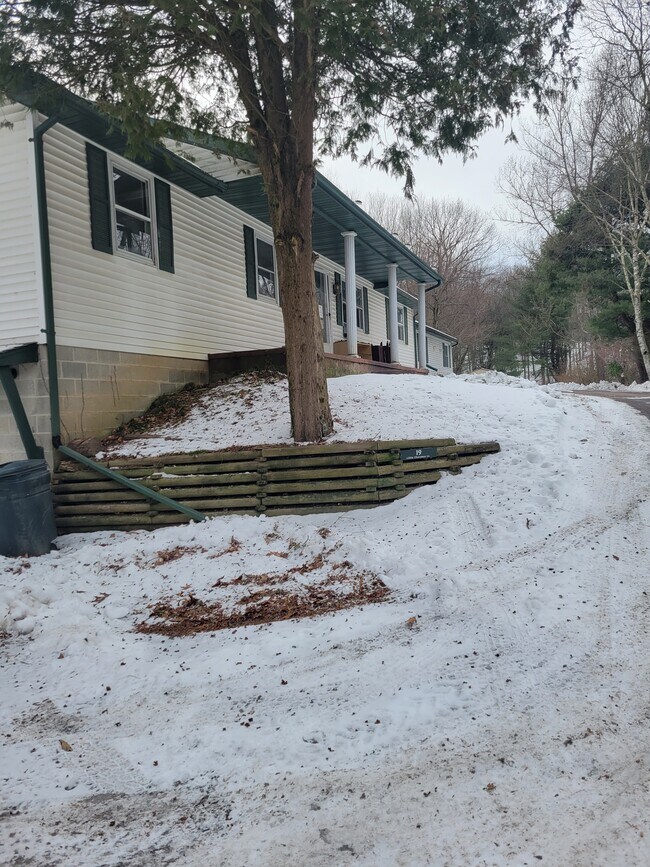 Building Photo - 19 Little Cherokee Ln