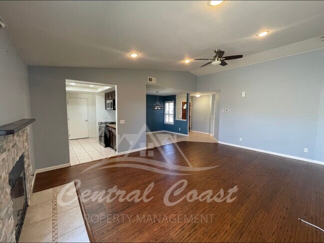 Foto del edificio - 4227 Shadowcrest Dr