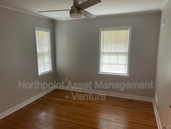 Foto del edificio - 1026 Linwood Rd