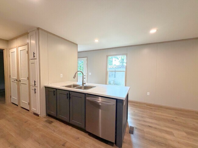 Building Photo - 30540 Black Duck Dr