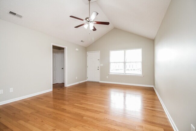 Foto del edificio - 1240 Crescent Ridge Drive