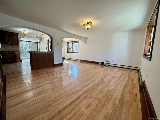 Building Photo - 7 Cedar St