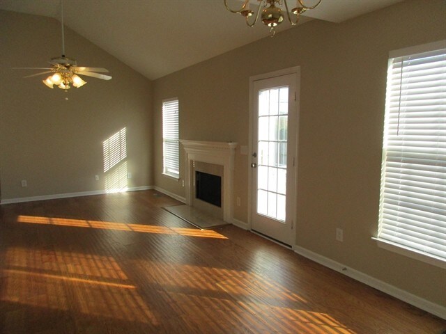 Building Photo - 1434 Hilltop Dr