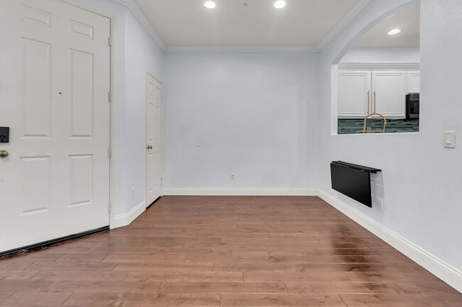 Building Photo - 17 Sagamore