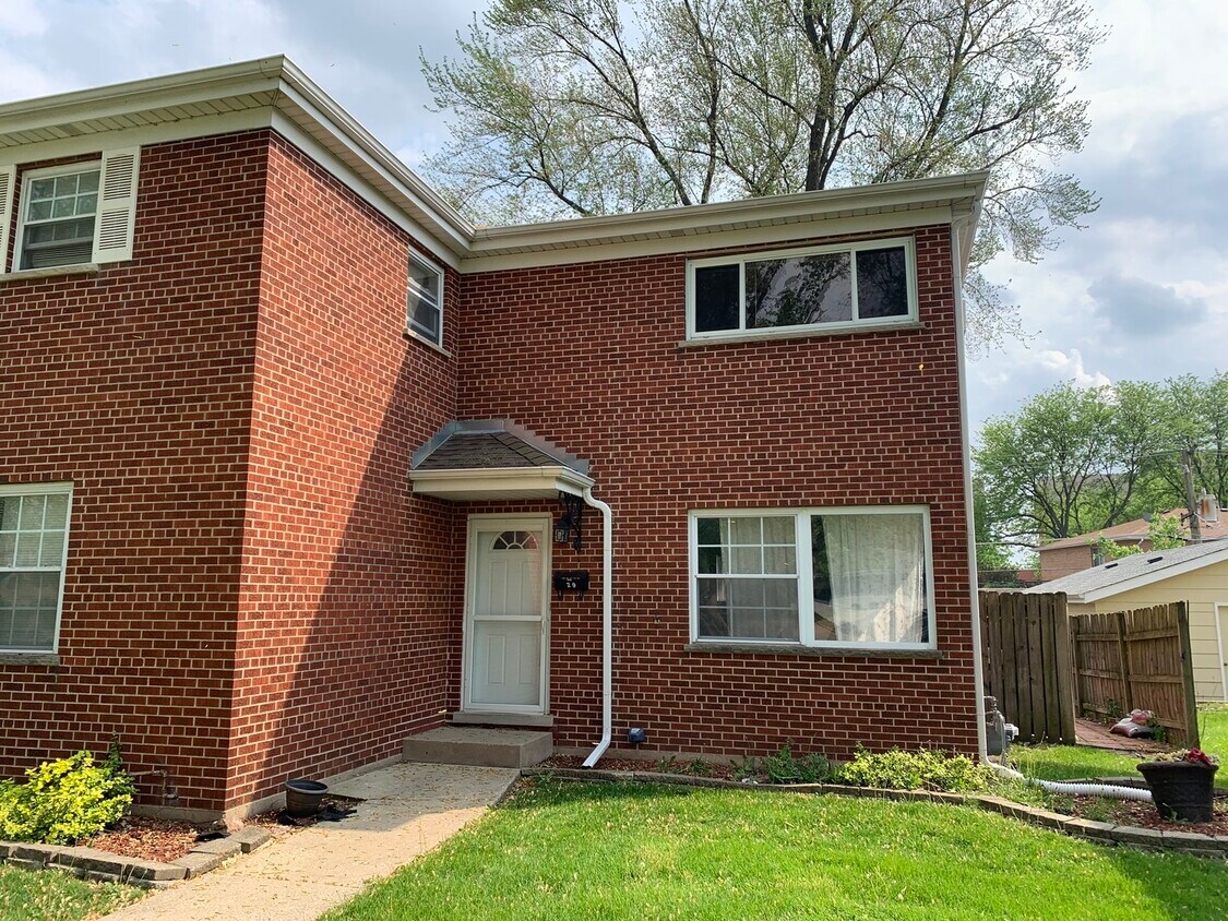 29 E Thorndale Ave Unit 29, Roselle, IL 60172 Room for Rent in Roselle, IL