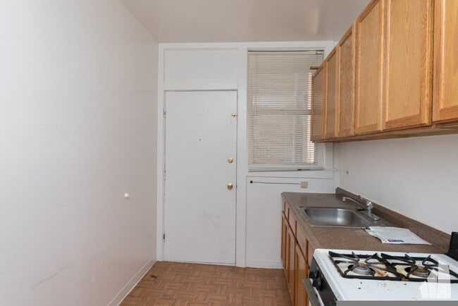 Foto del edificio - 5662 N Ridge Ave