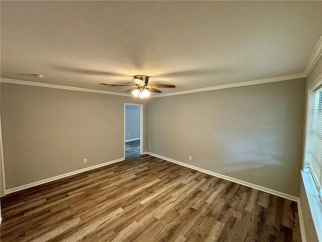 Foto del edificio - 466 Pinehill Dr
