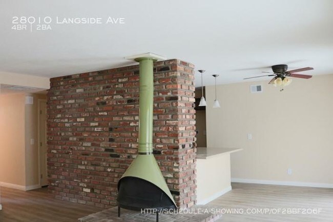 Foto del edificio - 4 bedroom in Canyon Country CA 91351