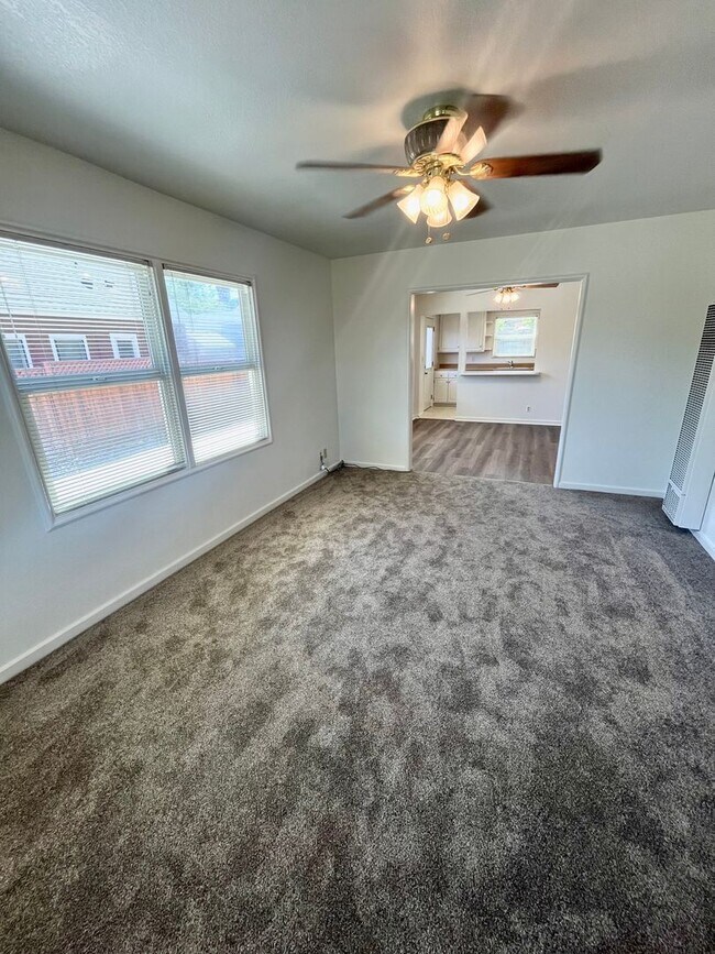 Foto del edificio - Vine Street Charmer 2 Bedroom 2 Bathroom Single Family Home Available 02/01/2026 **DO NOT DISTURB...