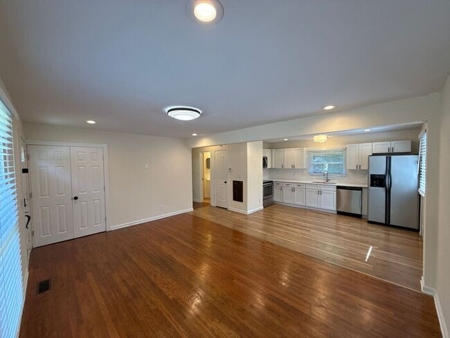 Foto del edificio - T.R. Lawing Realty Property