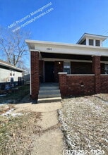 Building Photo - 1303 N Gladstone Ave