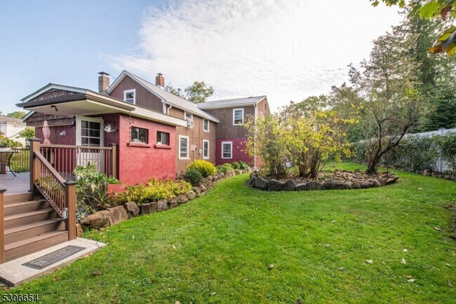 Building Photo - 43 Pine Brook Rd