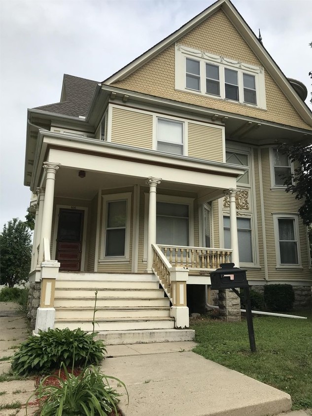 606 Franklin St, Oshkosh, WI 54901 House Rental in Oshkosh, WI