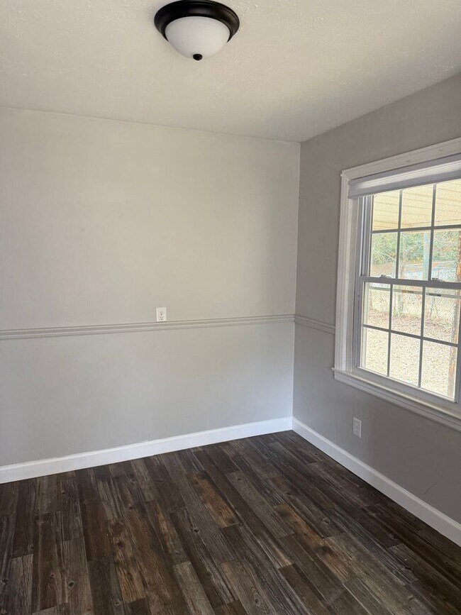 Foto del edificio - 1705 Hoover St