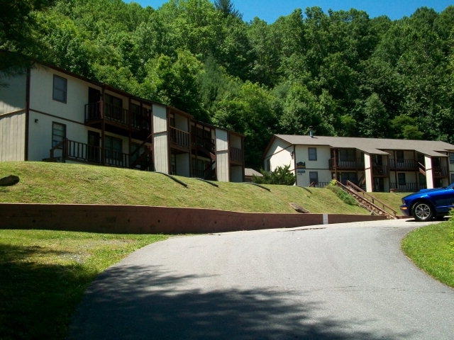 Primary Photo - 221-225 Southridge Rd