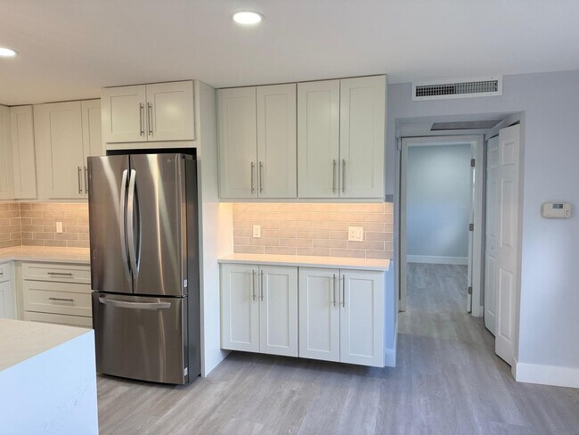 Foto del edificio - 214 Monaco Blvd