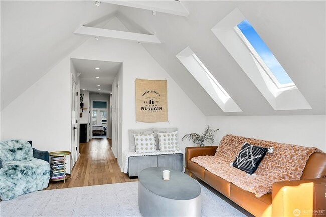 Building Photo - 1930 5th Ave W