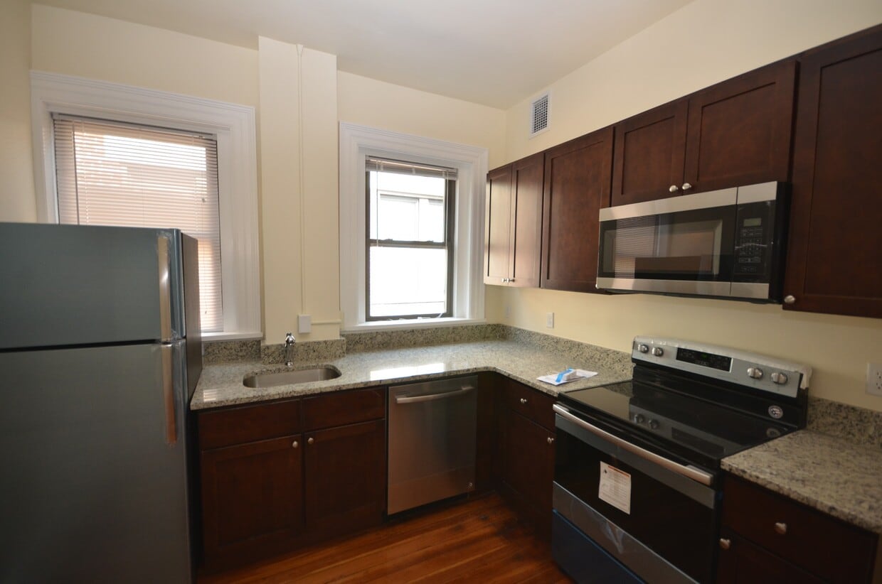 Primary Photo - 1486 Beacon St